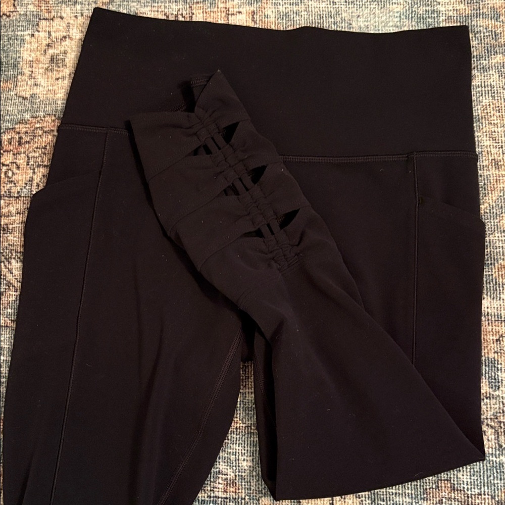 Athleta Black Salutation Stash Pocket Cinch Leggings Sz MP EUC